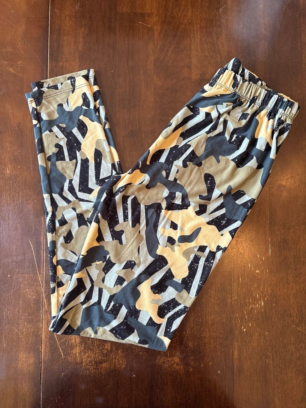 Leggings camo camouflage black green high waisted vacation travel hunting animal